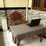 Oyo Life 92620 Syfa Kost