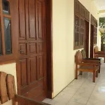 Oyo Life 92620 Syfa Kost