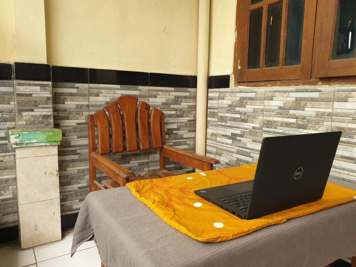 Oyo Life 92620 Syfa Kost