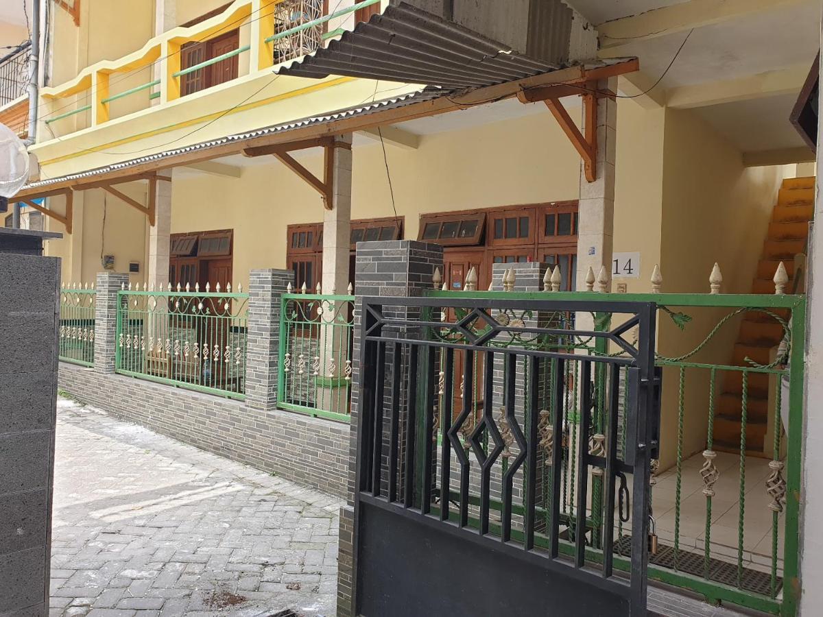 Oyo Life 92620 Syfa Kost