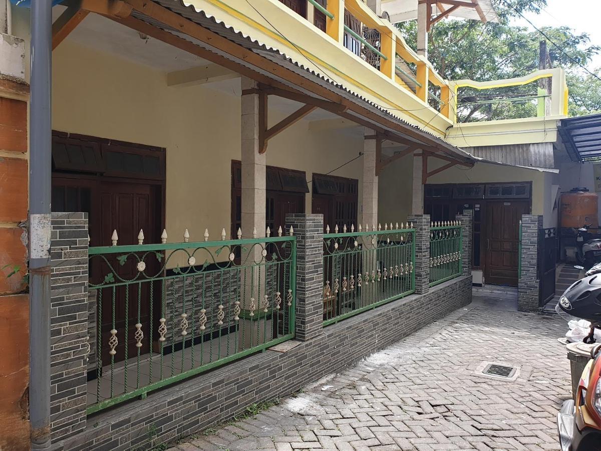 Oyo Life 92620 Syfa Kost 2* Malang