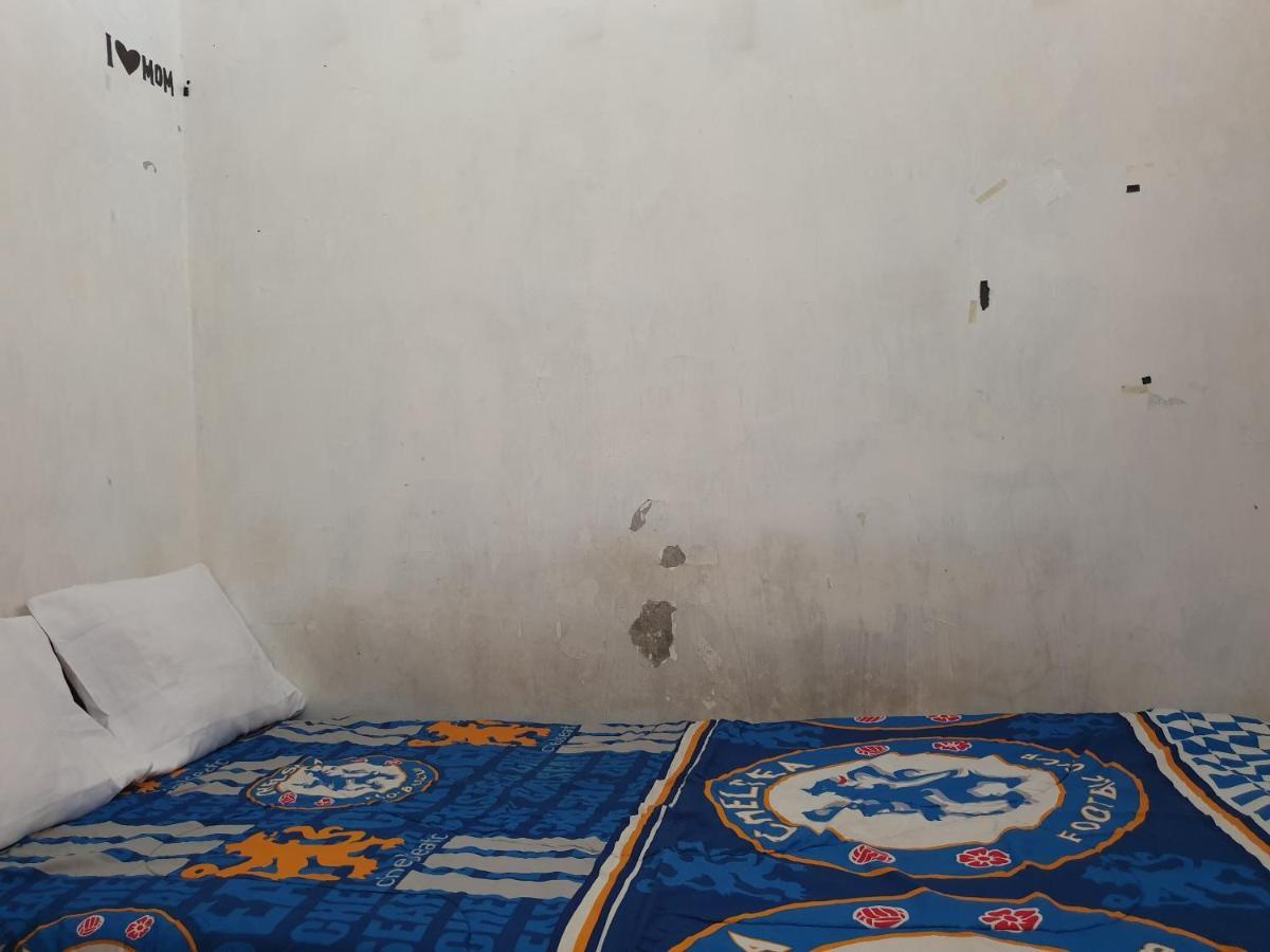 Oyo Life 92620 Syfa Kost 2*