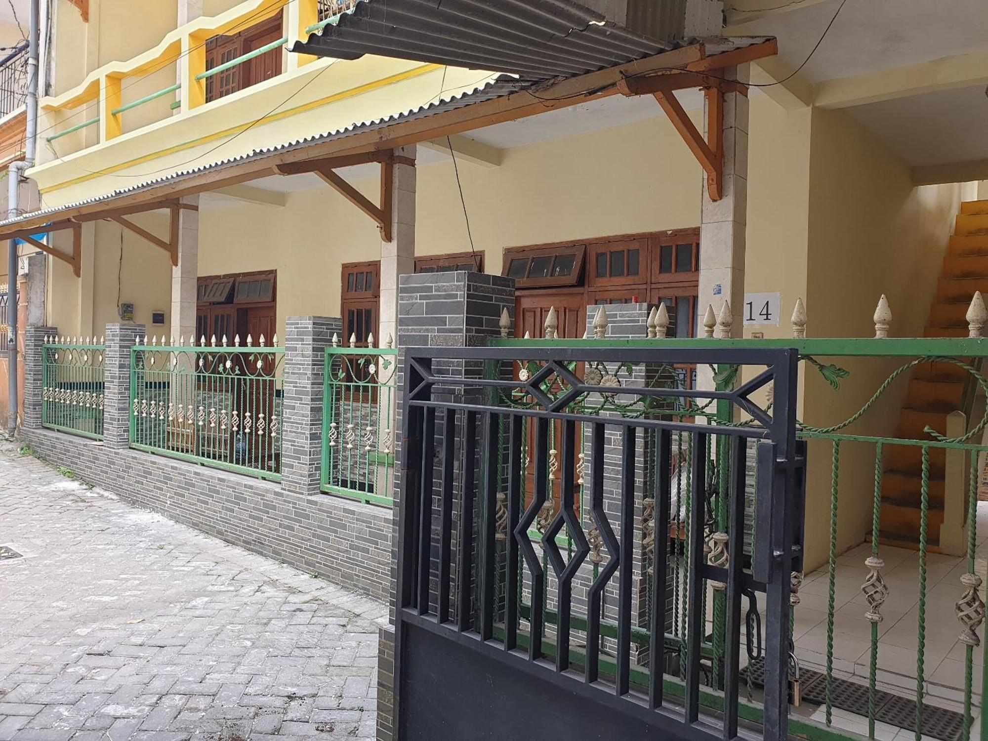Hotel Oyo Life 92620 Syfa Kost 2*