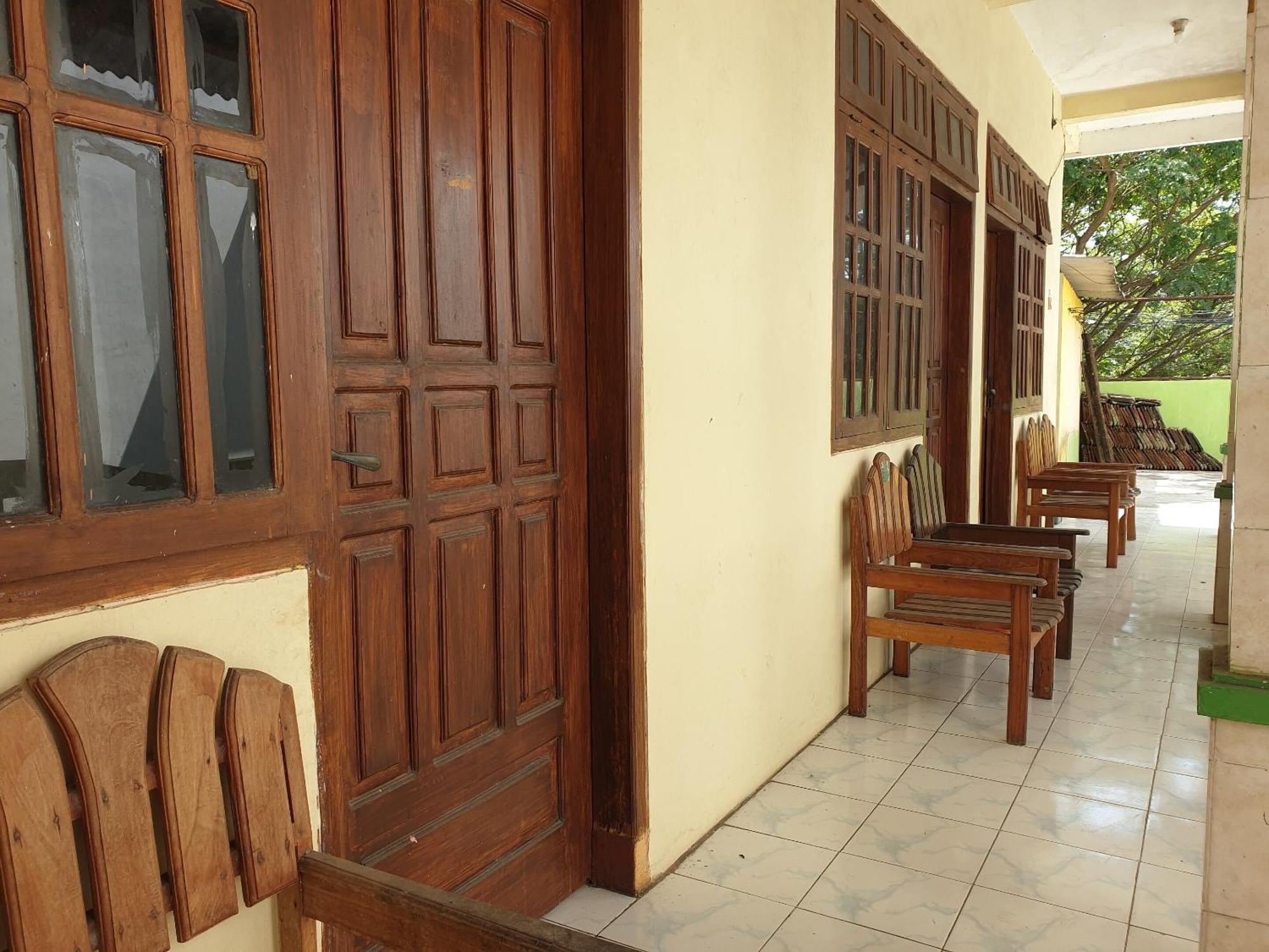 Oyo Life 92620 Syfa Kost Malang