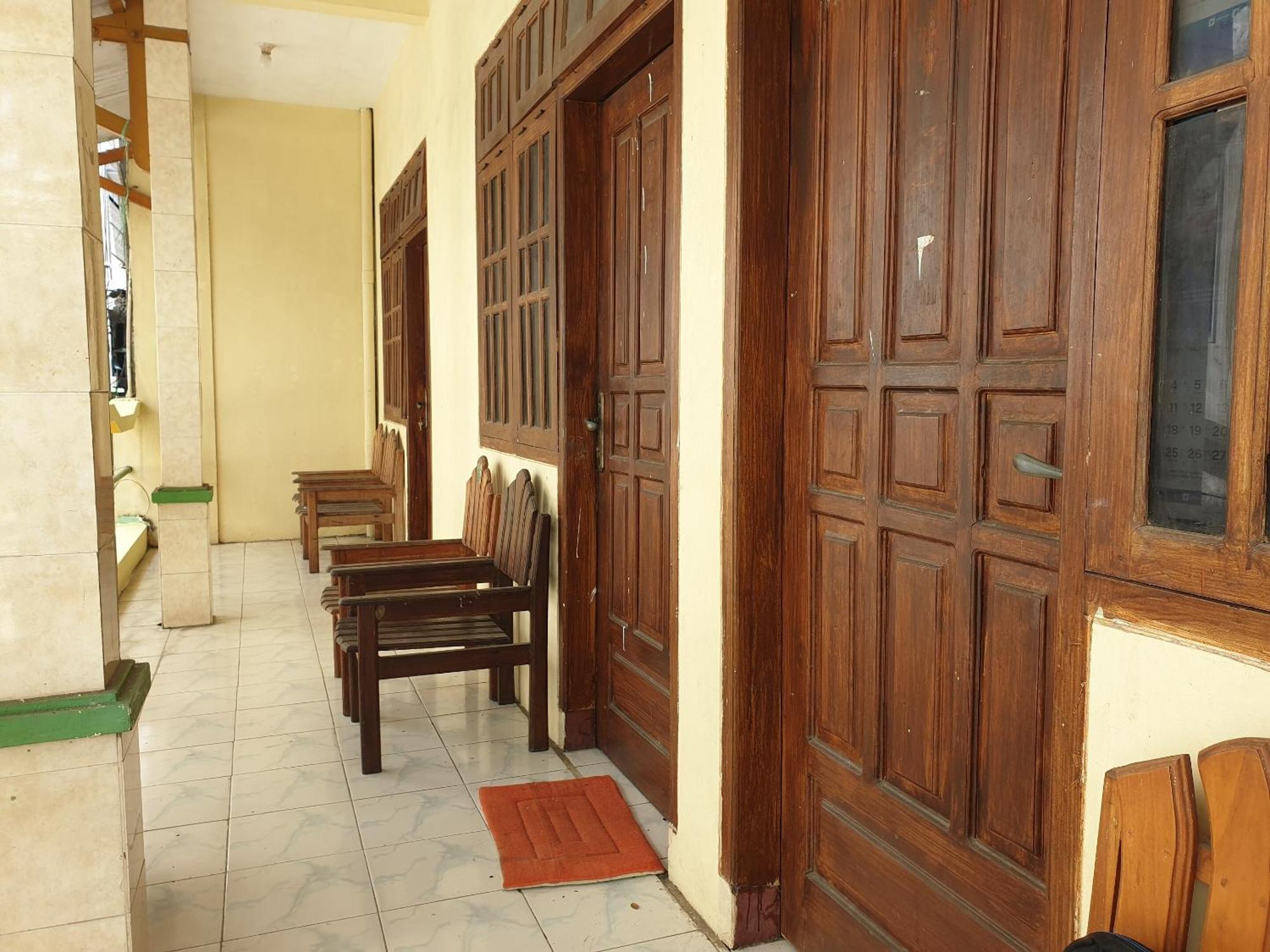 Oyo Life 92620 Syfa Kost 2* Malang
